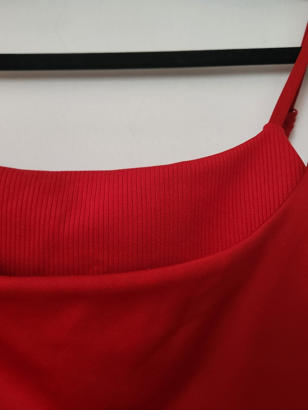 AloAirlift Street Goddess Bra Tank in red size large - Picture 3 of 6